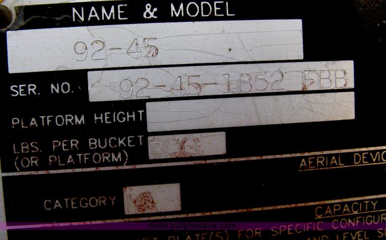 image for item D8462 1995 Ford F700 digger derrick truck