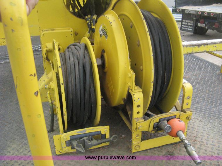 image for item D8462 1995 Ford F700 digger derrick truck