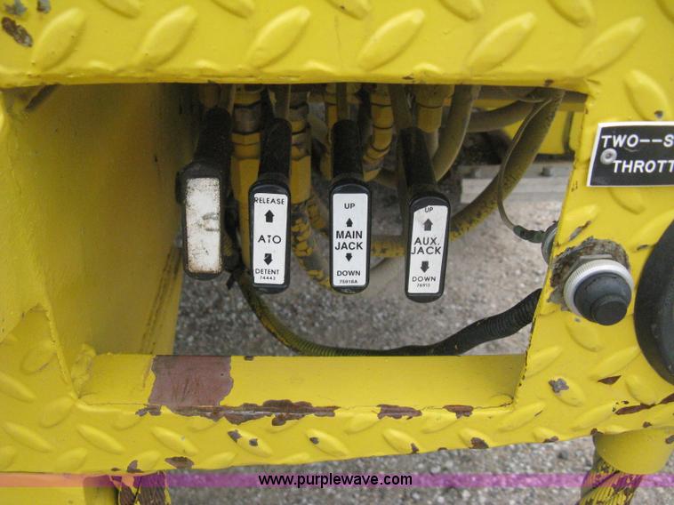 image for item D8462 1995 Ford F700 digger derrick truck