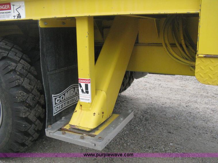image for item D8462 1995 Ford F700 digger derrick truck