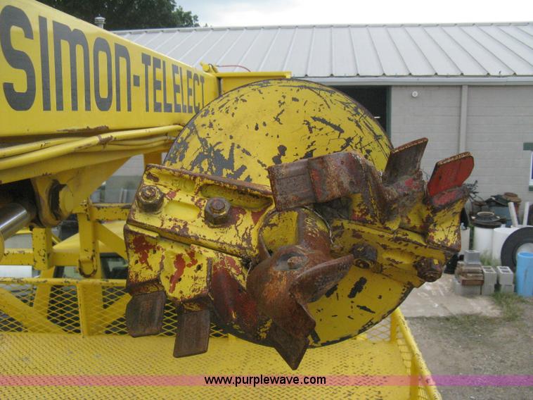 image for item D8462 1995 Ford F700 digger derrick truck