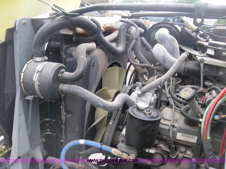 image for item D8462 1995 Ford F700 digger derrick truck