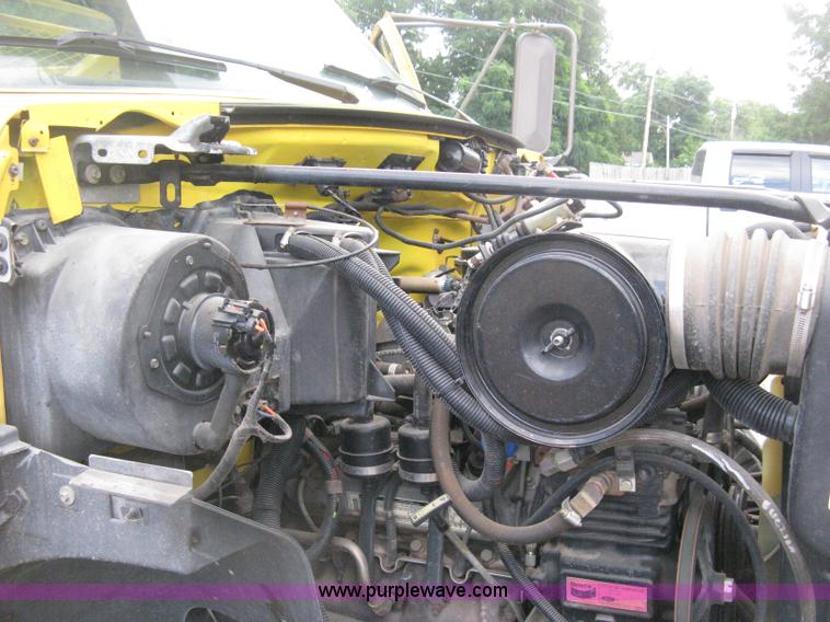 image for item D8462 1995 Ford F700 digger derrick truck