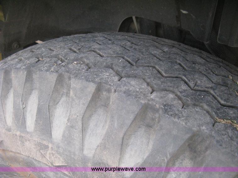 image for item D8462 1995 Ford F700 digger derrick truck