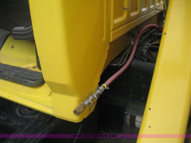 image for item D8462 1995 Ford F700 digger derrick truck