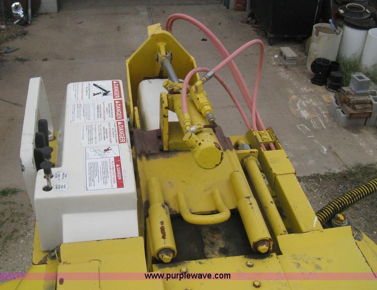 image for item D8462 1995 Ford F700 digger derrick truck