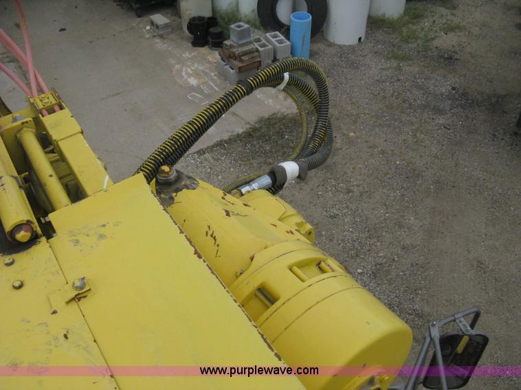 image for item D8462 1995 Ford F700 digger derrick truck