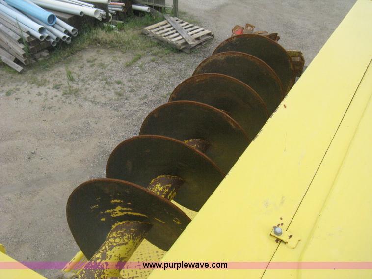 image for item D8462 1995 Ford F700 digger derrick truck