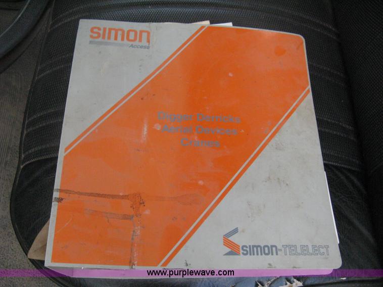 image for item D8462 1995 Ford F700 digger derrick truck