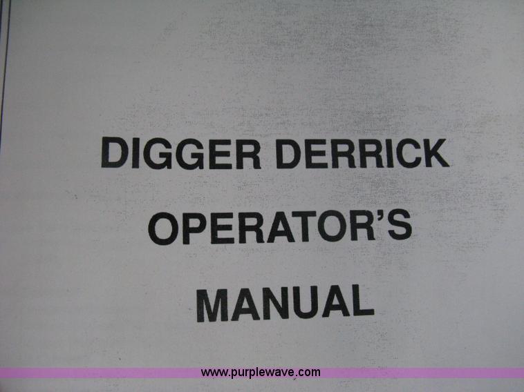 image for item D8462 1995 Ford F700 digger derrick truck
