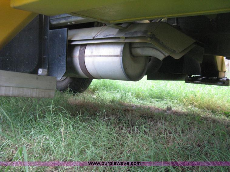 image for item D8462 1995 Ford F700 digger derrick truck