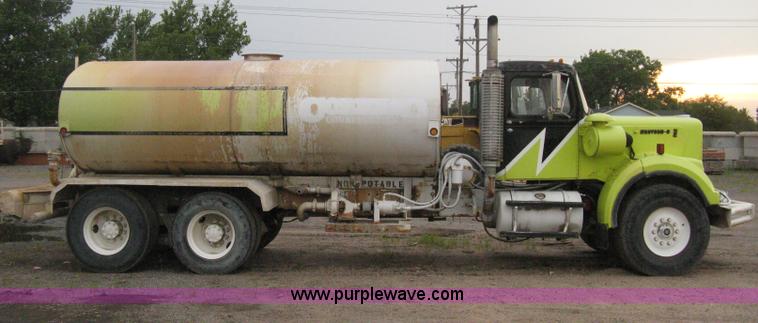 image for item D8496 1977 White Western Star water tanker truck