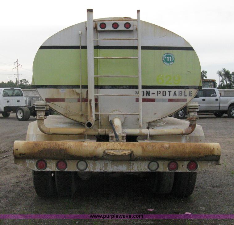 image for item D8496 1977 White Western Star water tanker truck