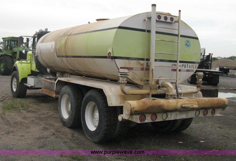 image for item D8496 1977 White Western Star water tanker truck