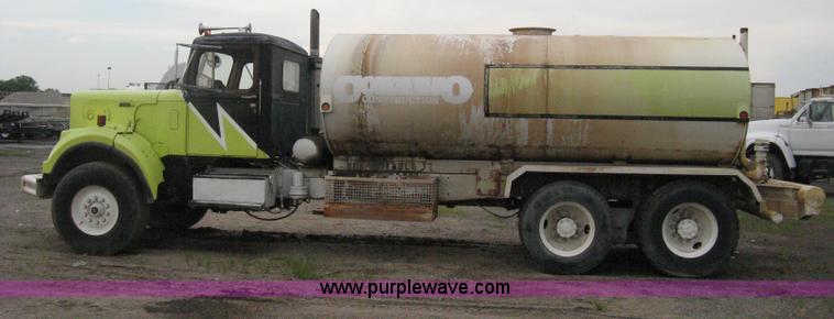 image for item D8496 1977 White Western Star water tanker truck