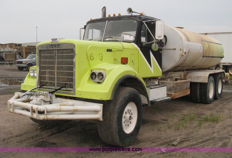 image for item D8496 1977 White Western Star water tanker truck