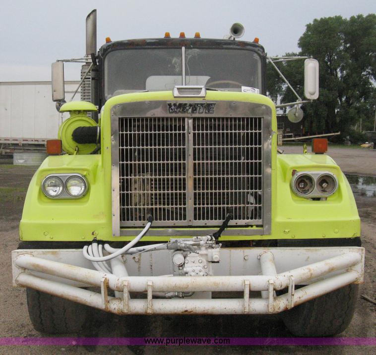 image for item D8496 1977 White Western Star water tanker truck