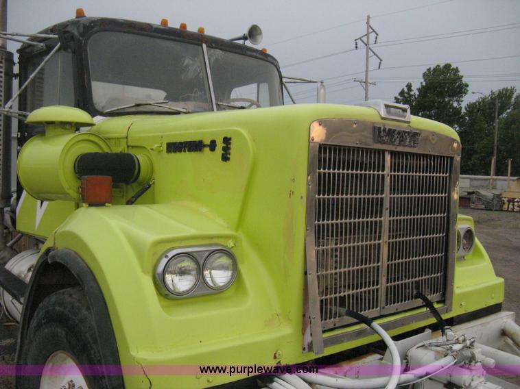 image for item D8496 1977 White Western Star water tanker truck