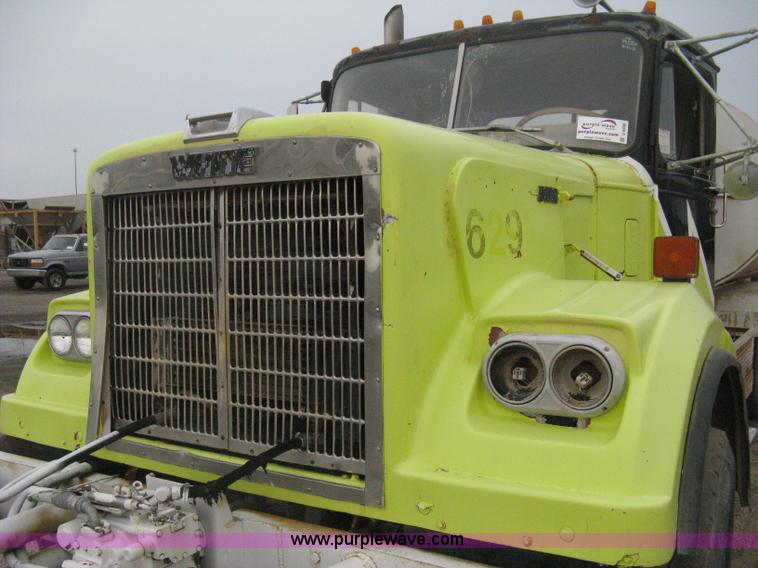 image for item D8496 1977 White Western Star water tanker truck