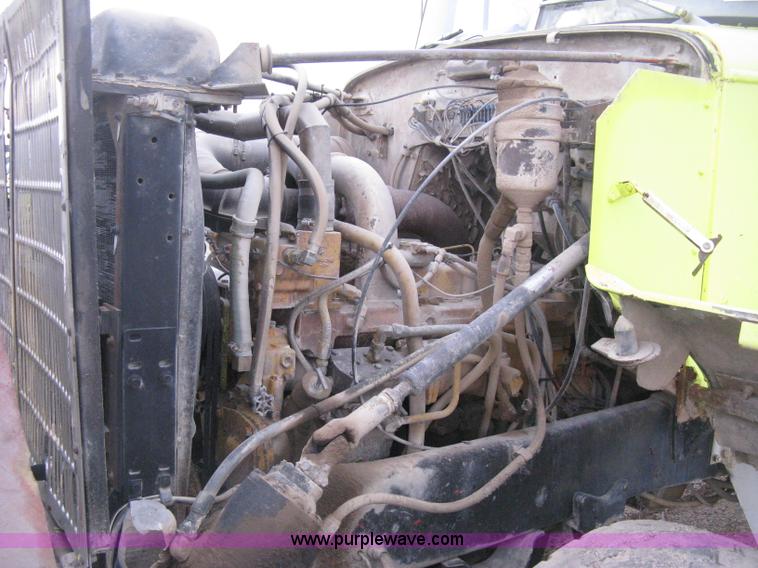 image for item D8496 1977 White Western Star water tanker truck