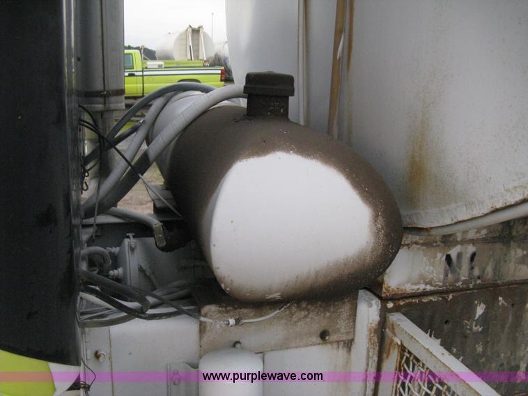 image for item D8496 1977 White Western Star water tanker truck