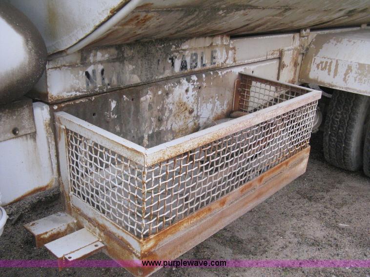 image for item D8496 1977 White Western Star water tanker truck