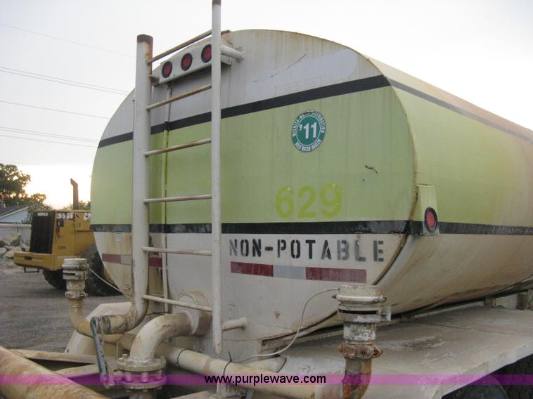 image for item D8496 1977 White Western Star water tanker truck