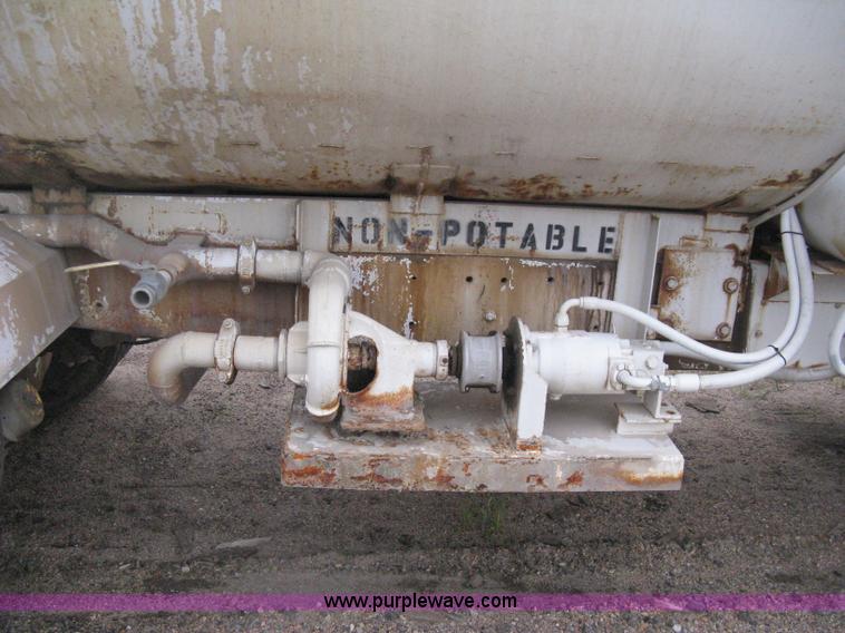 image for item D8496 1977 White Western Star water tanker truck