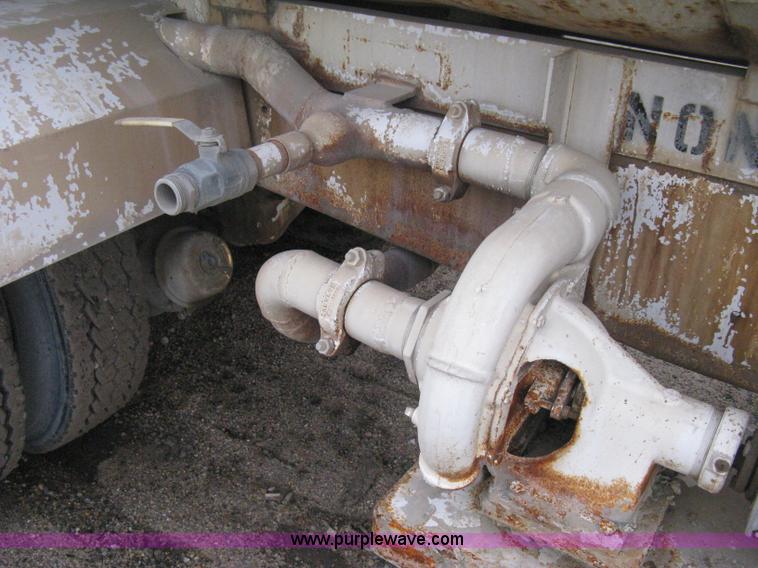 image for item D8496 1977 White Western Star water tanker truck