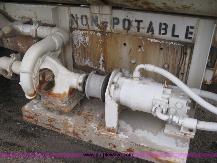 image for item D8496 1977 White Western Star water tanker truck