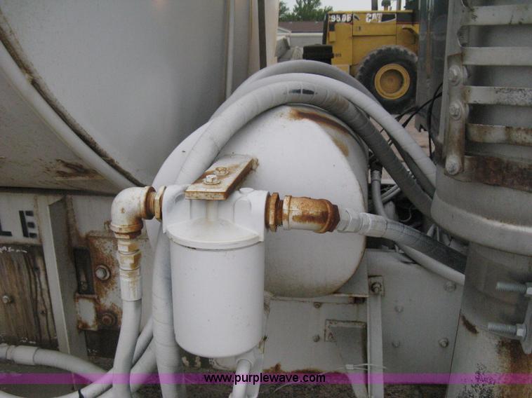 image for item D8496 1977 White Western Star water tanker truck