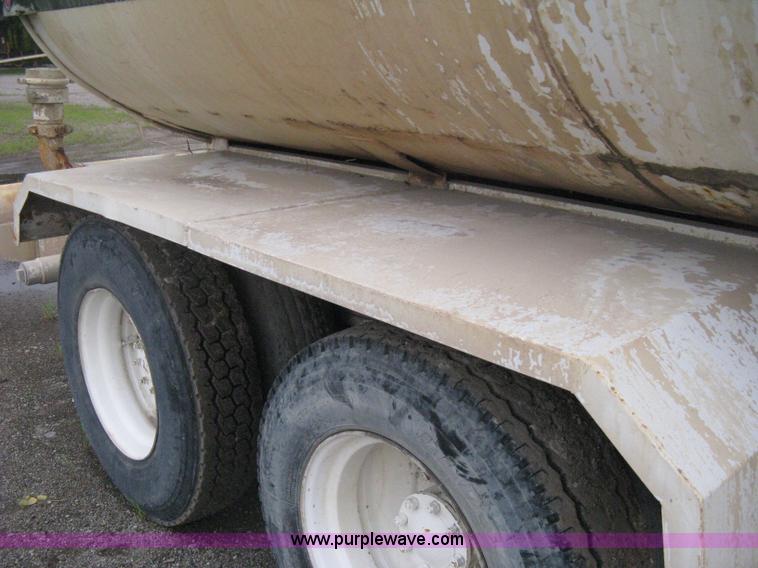 image for item D8496 1977 White Western Star water tanker truck