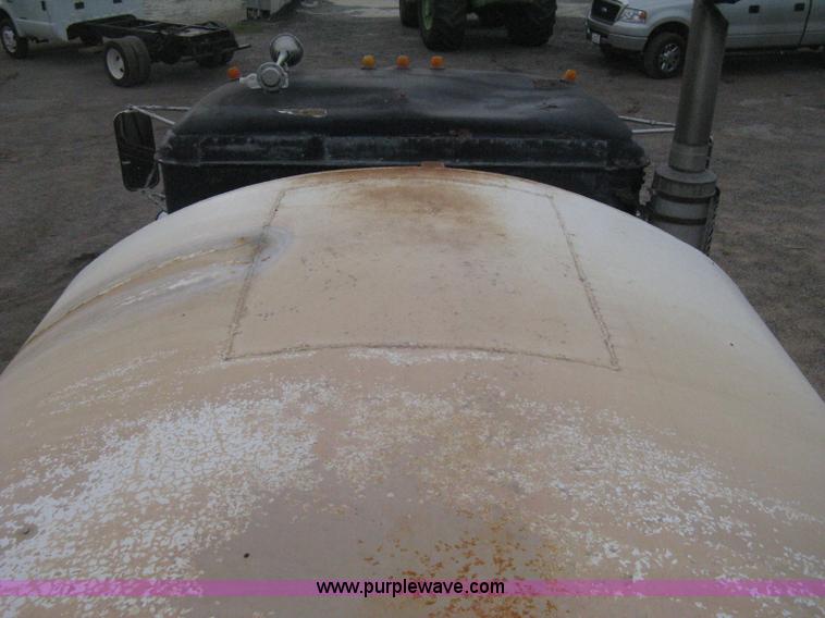 image for item D8496 1977 White Western Star water tanker truck