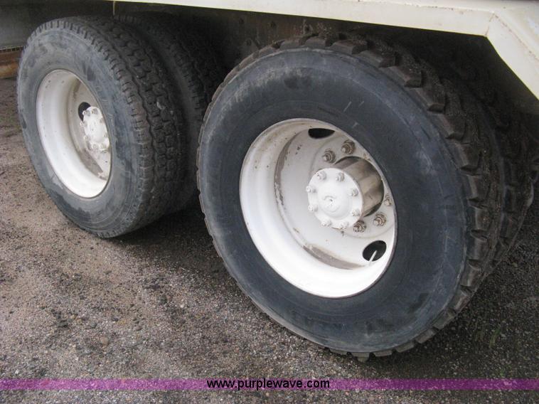 image for item D8496 1977 White Western Star water tanker truck