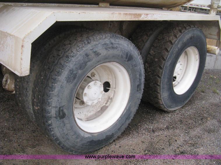 image for item D8496 1977 White Western Star water tanker truck