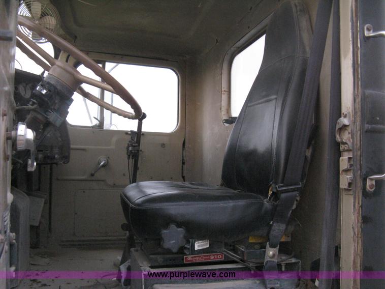 image for item D8496 1977 White Western Star water tanker truck