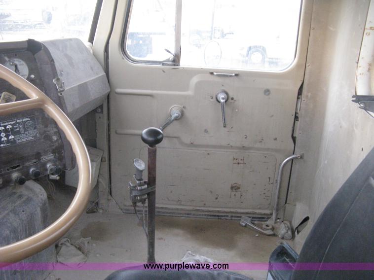 image for item D8496 1977 White Western Star water tanker truck