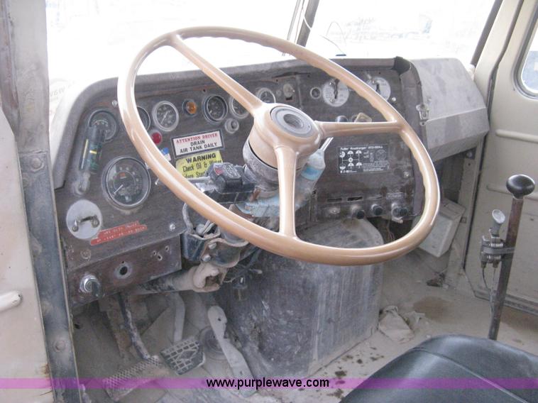 image for item D8496 1977 White Western Star water tanker truck