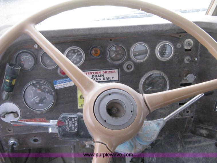 image for item D8496 1977 White Western Star water tanker truck