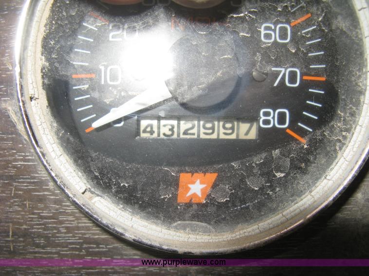 image for item D8496 1977 White Western Star water tanker truck