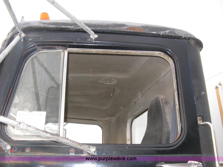 image for item D8496 1977 White Western Star water tanker truck