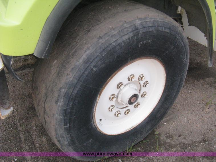 image for item D8496 1977 White Western Star water tanker truck