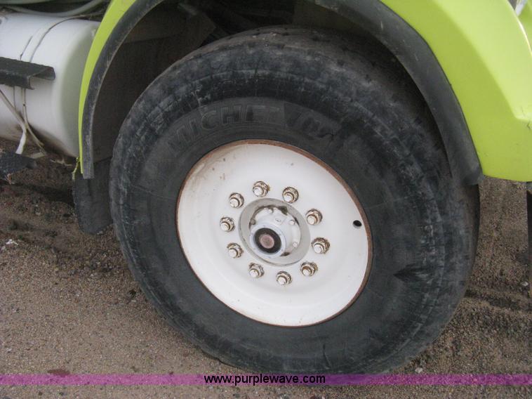 image for item D8496 1977 White Western Star water tanker truck