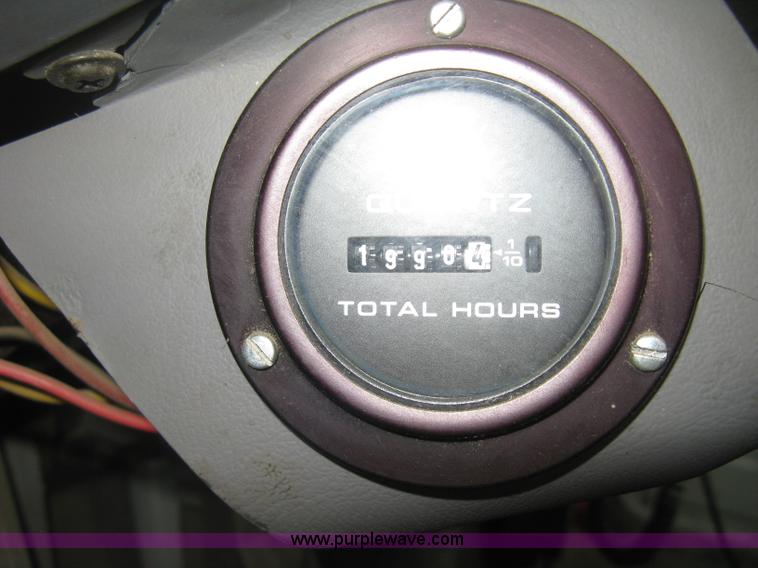 image for item D8497 1999 Ford F800 semi truck