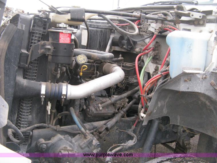 image for item D8497 1999 Ford F800 semi truck