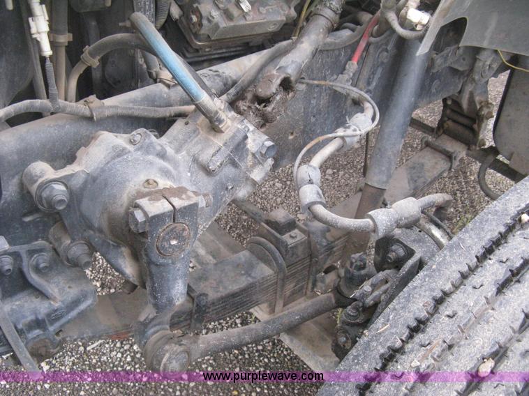 image for item D8497 1999 Ford F800 semi truck