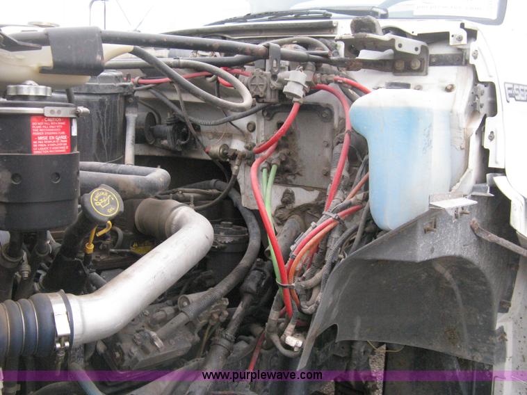 image for item D8497 1999 Ford F800 semi truck