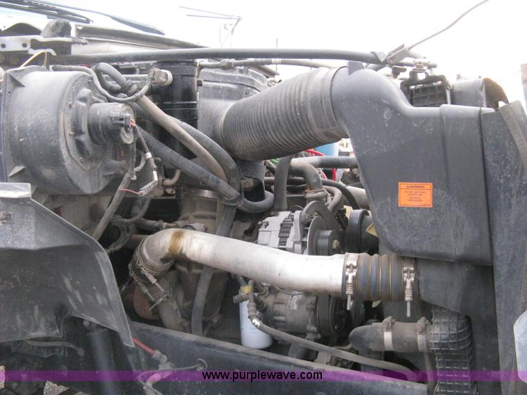 image for item D8497 1999 Ford F800 semi truck