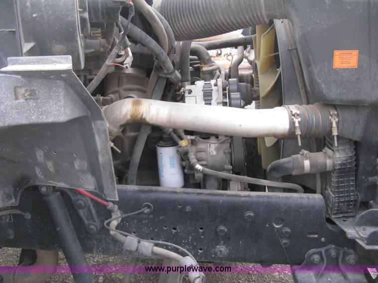 image for item D8497 1999 Ford F800 semi truck