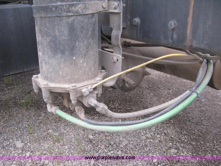 image for item D8497 1999 Ford F800 semi truck